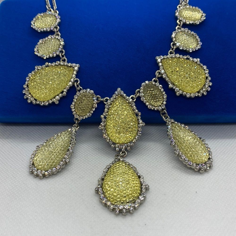 💛 Aldo Yellow & White Statement Necklace